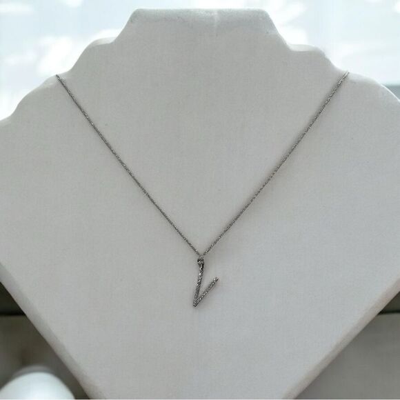 New LUX COLLECTION-Diamond V Initial Pendant Necklace 10k White Gold, 18” Inch - Picture 1 of 5